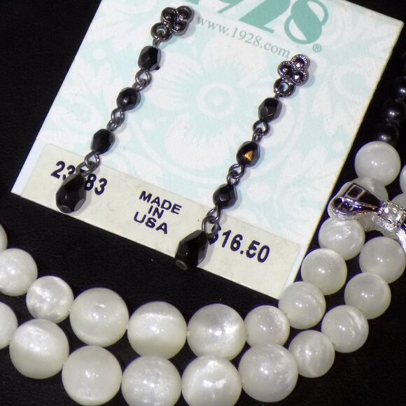 Lot of 3 New Old Stock 1928 Beaded Jewelry Bundle.  Necklace & 2 Pairs Earrings - Picture 7 of 9
